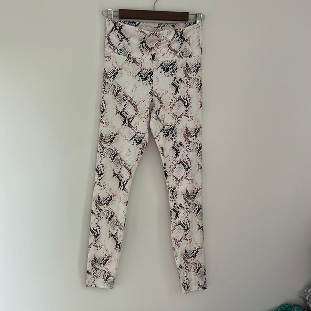 Women’s Extra Small Fabletics UltraCool Cream and Pink Snake print leggings